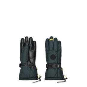 3902356 UGG Shasta Gauntlet Gloves with Waterproof Breathable Liner and Microfur Lining