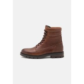 3758367 Tommy Hilfiger WARM PADDED BOOT - Lace-up ankle boots winter cognac