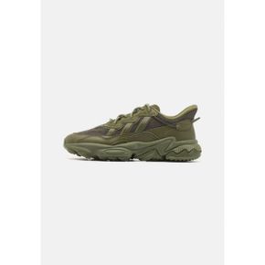 3706340 adidas OZWEEGO - Trainers shadow olive/focus olive 58492931