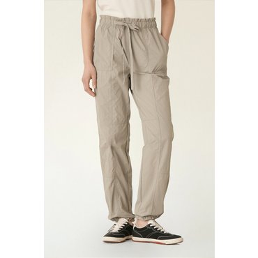 DKNY 시즌오프30%럼플 테크 나일론 팬츠 (DW2F1WPC123W)