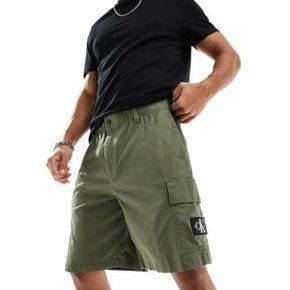 4749573 Calvin Klein Jeans cargo shorts in olive green