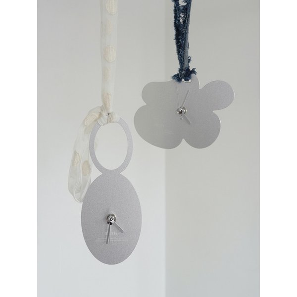 Dangling Clock_Oval