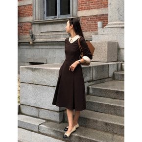 AGRAFE PLEATS LONG DRESS [BROWN]