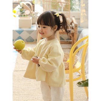 아림클로젯 깜찍한 토끼안고서 - 유아 프릴 맨투맨