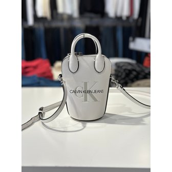 Calvin Klein [여주점] CKJ 여성 스컬티드 모노그램 로고 크로스백(DH2644-391)