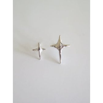 드문 shimmering silver earrings (쉬머링 실버귀걸이)