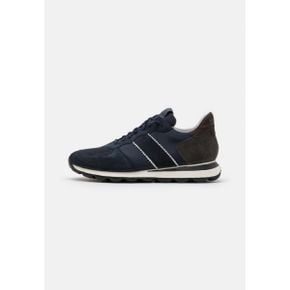 3700775 Geox SPHERICA VSERIES - Trainers navy/mud