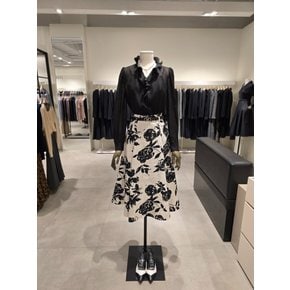 [파주점] 세트 프릴 니트 헴 블라우스 + 플로럴 플레어 스커트 JS2B0BL901,JS2B0SK321