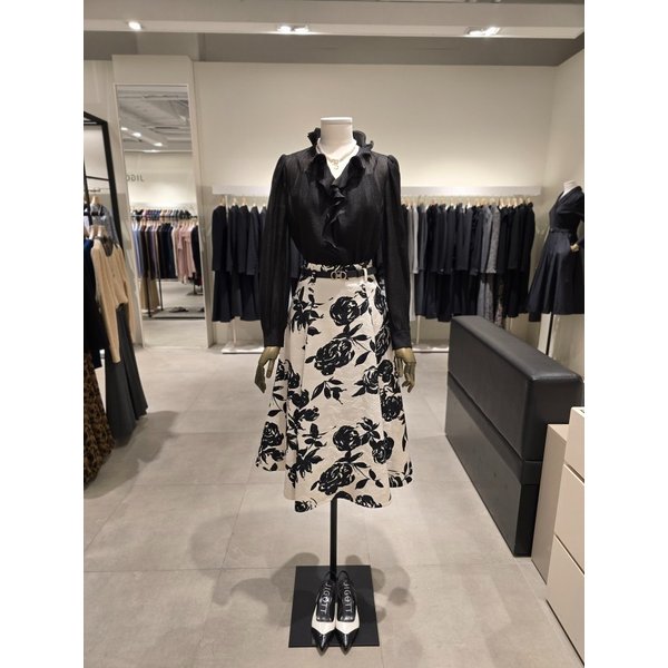 [파주점] 세트 프릴 니트 헴 블라우스 + 플로럴 플레어 스커트 JS2B0BL901,JS2B0SK321