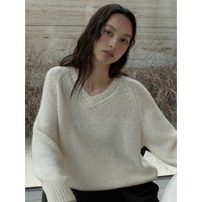 울 블랜드 로고 팁 브이넥 니트 아이보리 OU1801