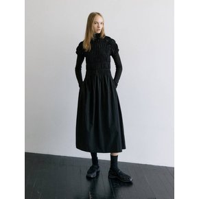 HIGH NECK TUCKING DRESS / BLACK