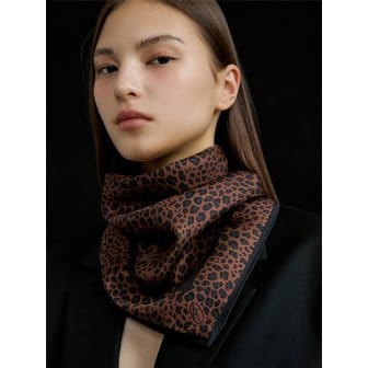 아비나펠르 Leopard Square Silk Sacrf 50 - Brown