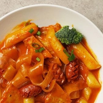 텐바이텐 YYFD 밀떡 로제 순한맛 사계절 떡볶이 밀키트2 인분 어묵 분말 소스