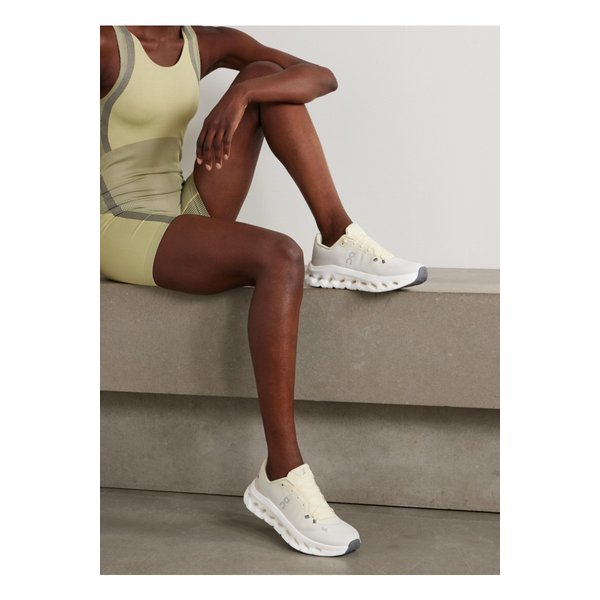 러닝 클라우드틸트 메시 러닝 스니커즈 크림 46376663162951051