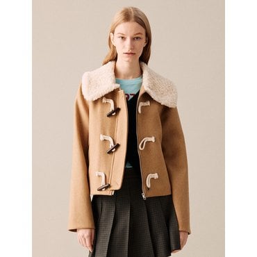 코케트스튜디오 [WOMAN] FUR COLLAR TOGGLE DUFFLE CROP COAT CAMEL BEIGE