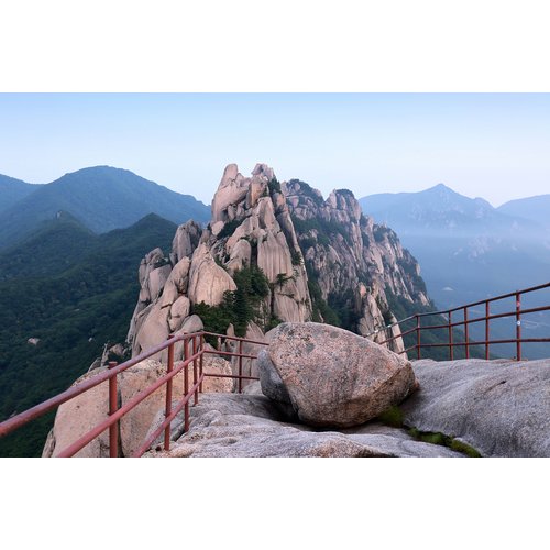 https://media.eoding.com/media/travelagent/40/imagecontent/설악산_등산대 전망대.jpg