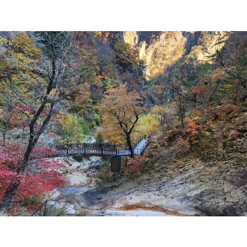 https://media.eoding.com/media/travelagent/40/imagecontent/십이폭포3.jpg