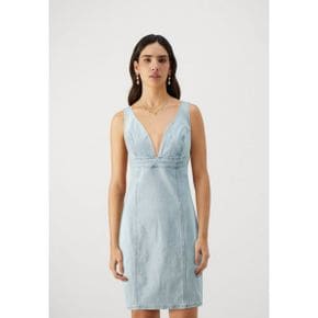 4647847 Guess AIDA DRESS - Denim dress high surf