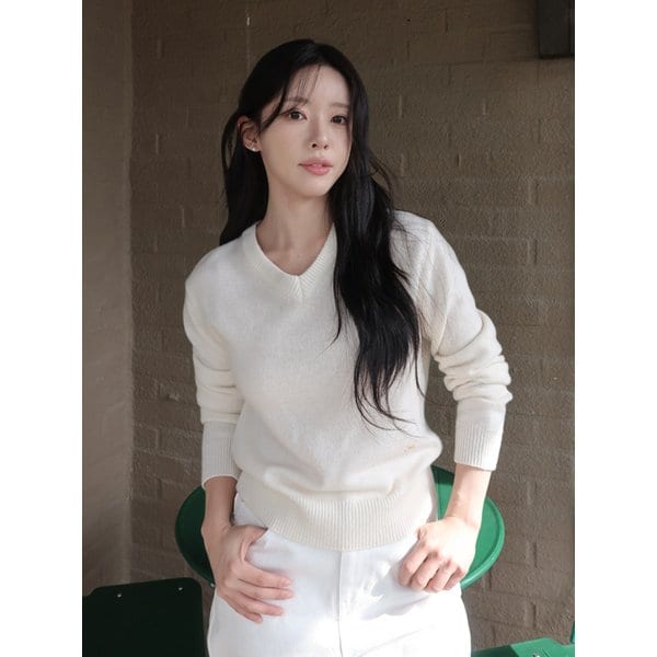 Lambswool V-Neck Knit Ivory AT5SWF032IV