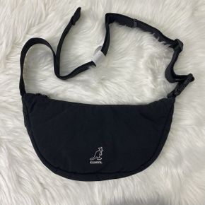 에센셜 플러스 슬링백 1329 블랙 Essential Plus Sling Bag 1329 BLACK