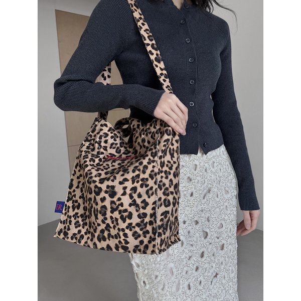 Canvas Leopard. tote shoulderbag. brown