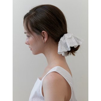 카인더베이비 coco embroidery lace scrunch - white