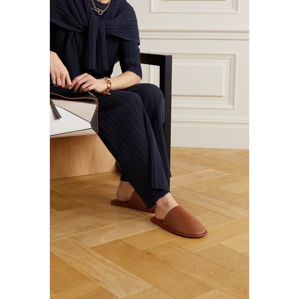 로고 엠보스드 가죽 슬리퍼 560971904494962