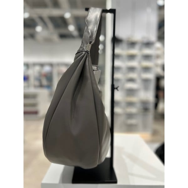 [부산점] [CK진] 핀치드 소프트 크레센트  호보백 (4F3009G-NZ8)