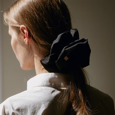 킨더살몬 RESORT23 Silk Scrunchie Black (L)