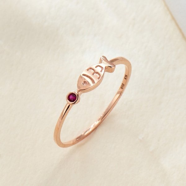 [비앤비골드] 14K 마킹 물고기 7월 루비탄생석 반지 NPR40841