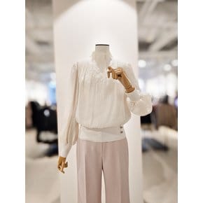 [파주점] [더아이잗컬렉션]턱 디테일 링클 하이넥 블라우스 CS2B0BL231