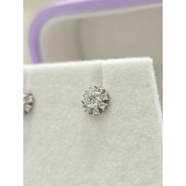 [파주점] 프리티레이디1C(라운드) 1부 다이아몬드 귀걸이 WG 18K 210900288