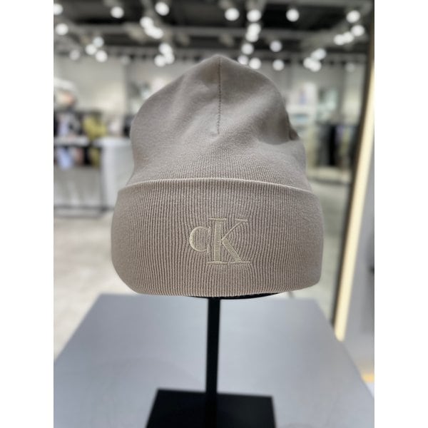 [파주점] [CK진]남녀공용 모노그램 자수로고 립 비니 4D8020G-RMU