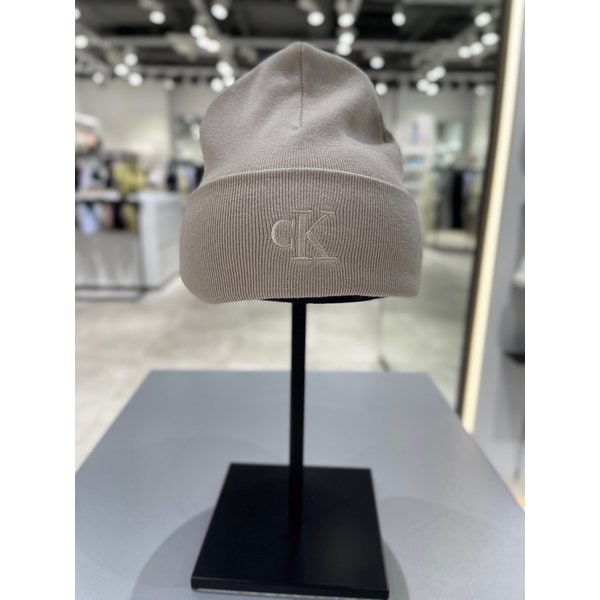 [파주점] [CK진]남녀공용 모노그램 자수로고 립 비니 4D8020G-RMU