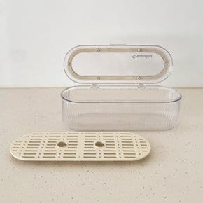뚜껑 달린 투명수저통