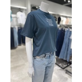 [파주점] [캘빈클라인진]여성 시즈널 그래픽 크롭 반팔 티셔츠 47G869G-3Q1
