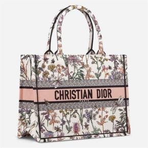 Book Tote 미디엄 백 화이트 멀티 컬러 Dior Herbarium 자수 M1296ZESOM45E