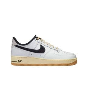 (W) 나이키 에어포스 1 `07 LX 블랙 앤 서밋 화이트 (W) Nike Air Force 1 `07 LX Black and Sum