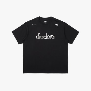 디아도라 [공식스토어] 몬텔로 그래픽 티셔츠 BLACK (D4121TRS37BLK)