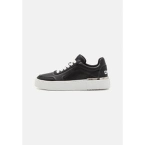 5109356 DKNY BAYLOR - Trainers black