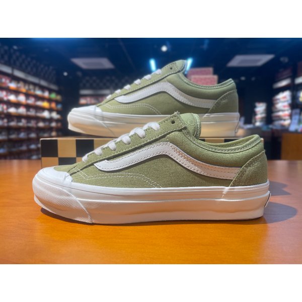 [여주점] (남여공용) 스니커즈 프리미엄 Lx 올드스쿨 136 (그린) (VN000SHMCLM)