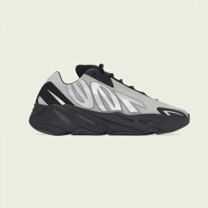 아디다스 YEEZY 700 MNVN 메탈릭 931090 GW9524