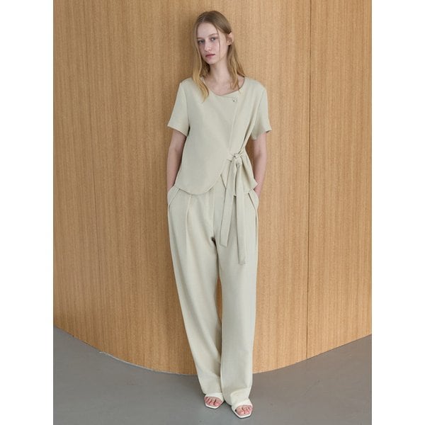 [세트] 무드 랩 블라우스 + 무드 리버스 팬츠 라이트 베이지 amr2339