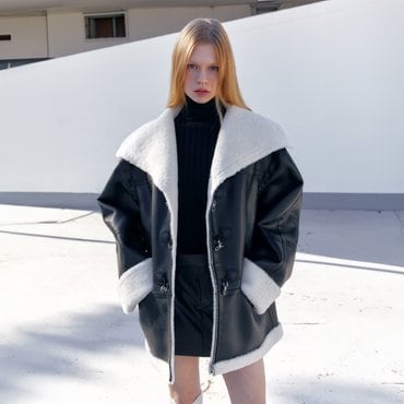 뮤제 [Signature]DARIA Faux-Shearing Reversible Mustang Coat_Black