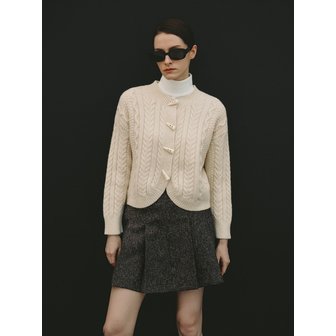 에이틴오비어 Cable Toggle Crop Cardigan (Ivory)