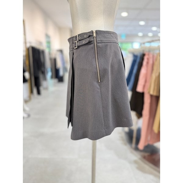 [부산점] 버클 장식 플리츠 언발 미니 SK EQ4WS963