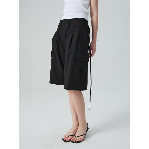 Overlap Buckle Cargo Bermuda Pants_Black