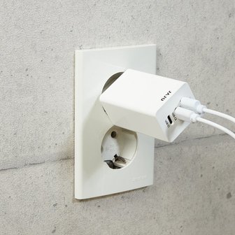 JAJU PD로 더 빠른 고속 3포트 충전기(65W) J50N905011100