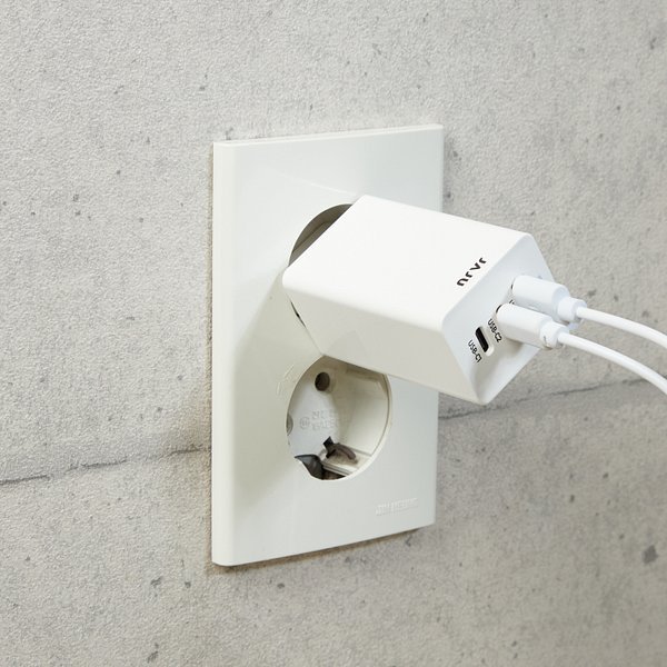 PD로 더 빠른 고속 3포트 충전기(65W) J50N905011100