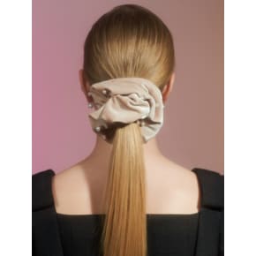 carol pearl scrunchie_beige